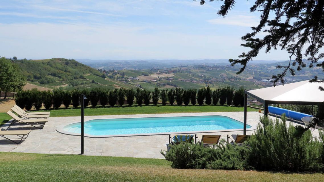 Piemont-Ferienhaus-PanoramaPool