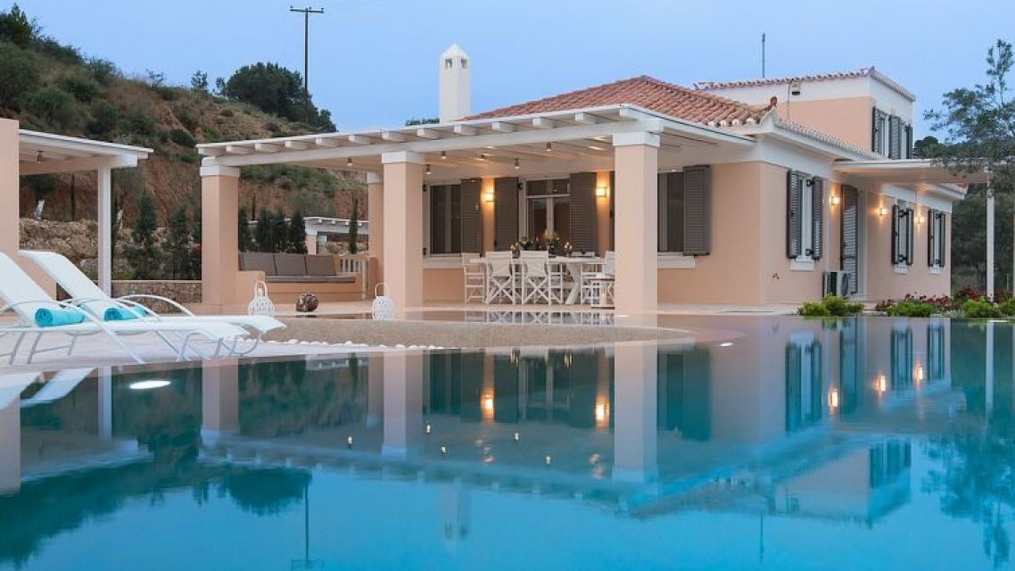 Peloponnes-Urlaub-Traumvilla-Pool