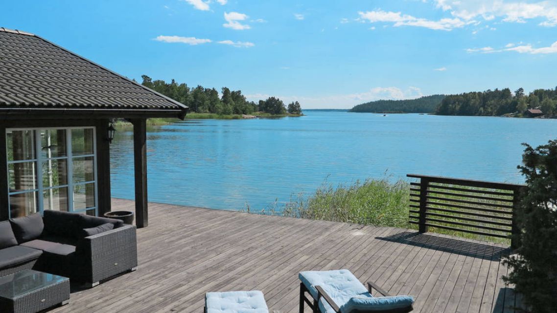 Schweden-Ferienhaus-Seeterrasse