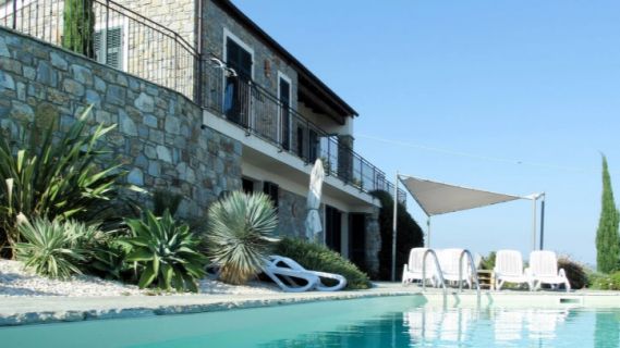 Ligurien-Ferienhaus-Pool