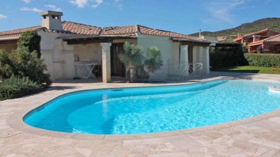 Sardinien-Ferienvilla-Privatpool