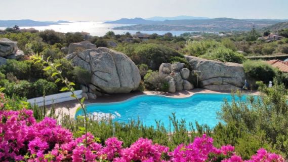 Sardinien-Ferienvilla-Pool-Panorama